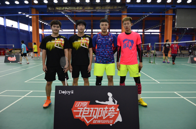 (左二:黄柏睿/黄柏翰右二:戚双双/闫润泽 )